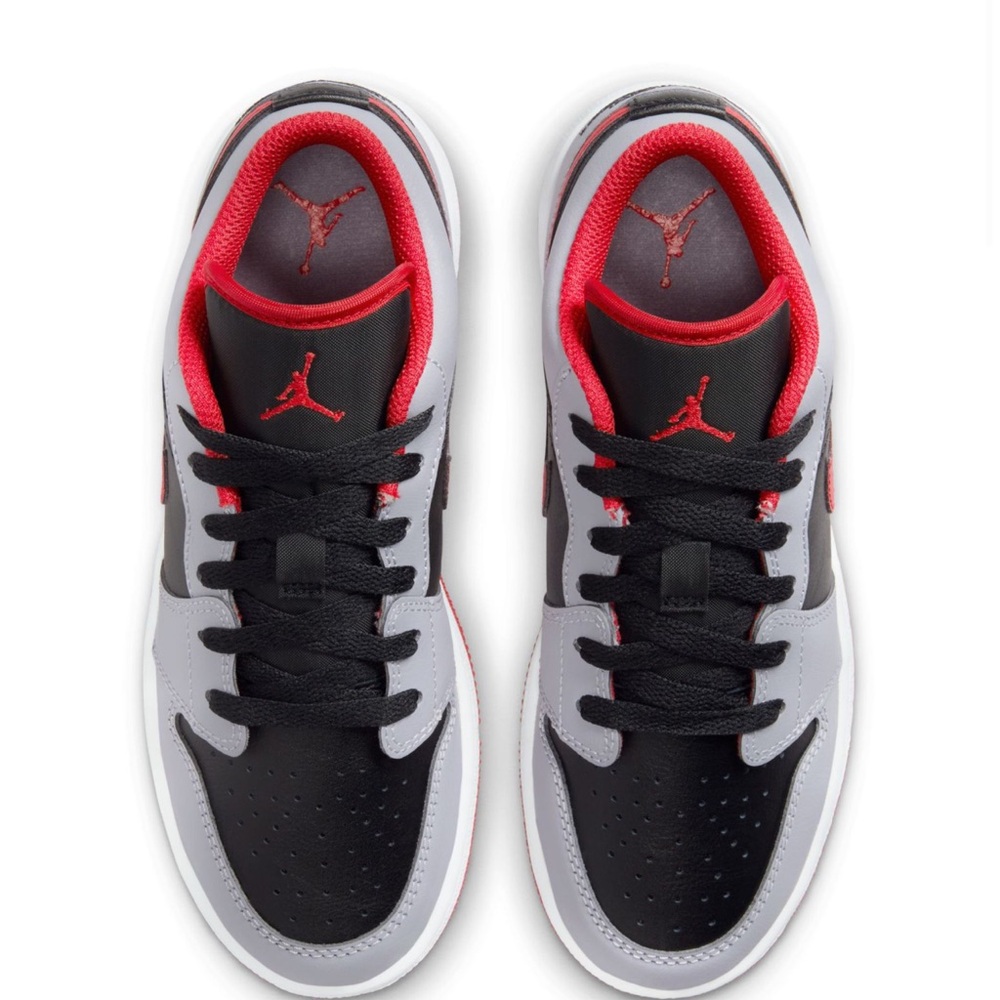 Nike Black and Red Athletic Shoes - Picture 3 of 9